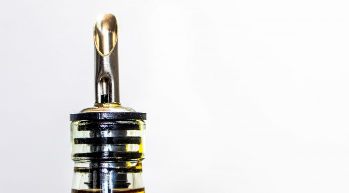 What We Know About Oils and Migraines